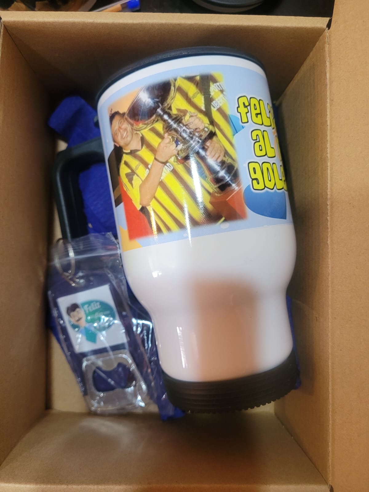 Pack de regalo Mug térmico personalizable mas llavero destapador